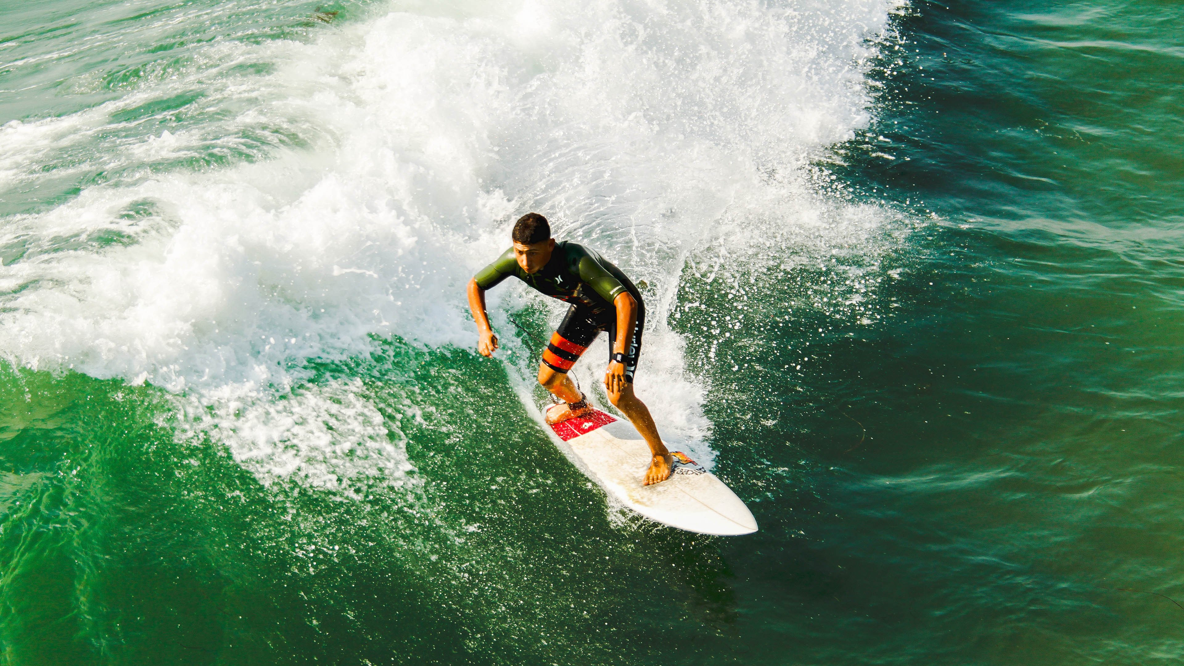 开云官方网站-100米自由泳冠军争夺激烈，100米自由泳冠军成绩